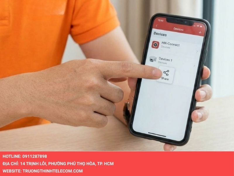 Chọn mục Chia sẻ với người dùng