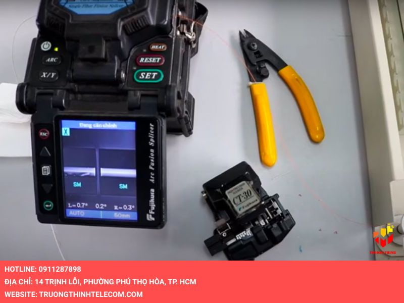 Đóng nắp và nhấn nút Set máy