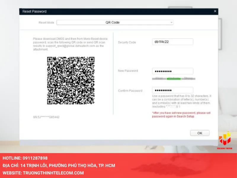 Hướng camera vào mã QR đang hiển thị trên màn hình